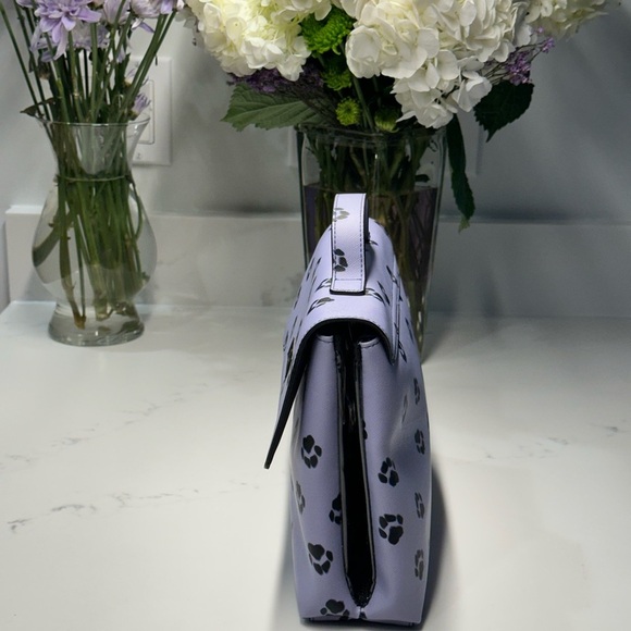 Kate Spade Davie Cosmetic Travel Bag Paw Prints in RARE Lavender EUC! - Picture 4 of 11